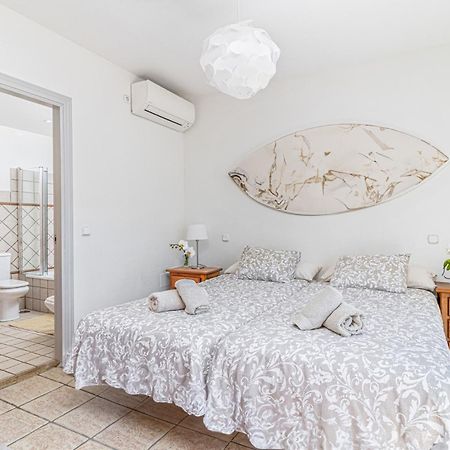 Spacious Beachfront Town House In Estepona With Fully Equipped Kitchen, Pools, Garden, Sea View Exteriér fotografie