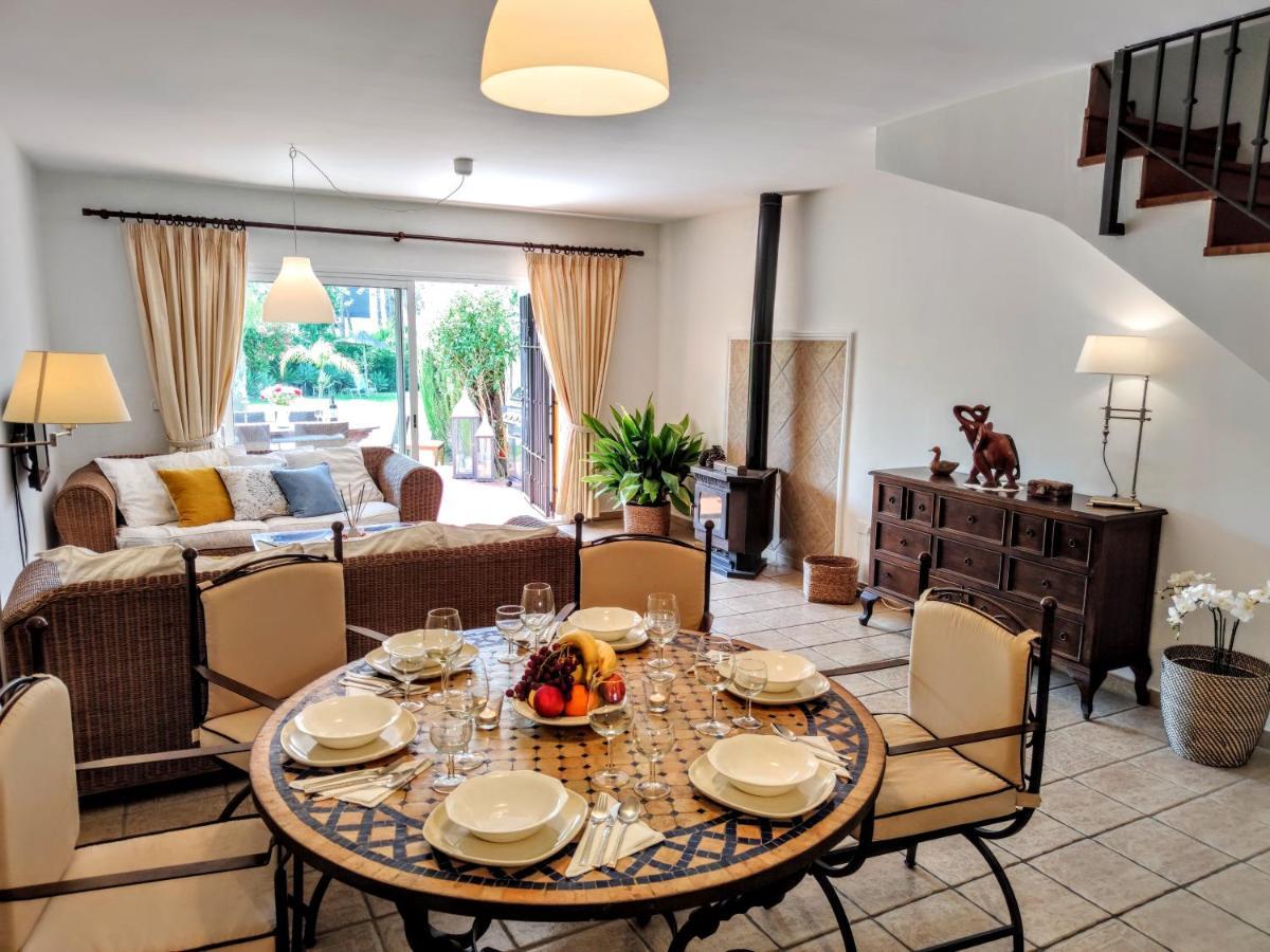 Spacious Beachfront Town House In Estepona With Fully Equipped Kitchen, Pools, Garden, Sea View Exteriér fotografie