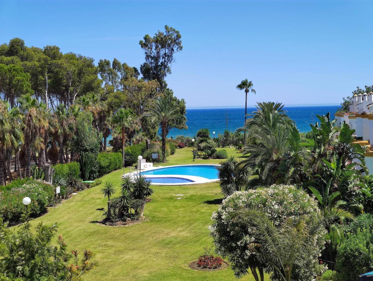 Spacious Beachfront Town House In Estepona With Fully Equipped Kitchen, Pools, Garden, Sea View Exteriér fotografie