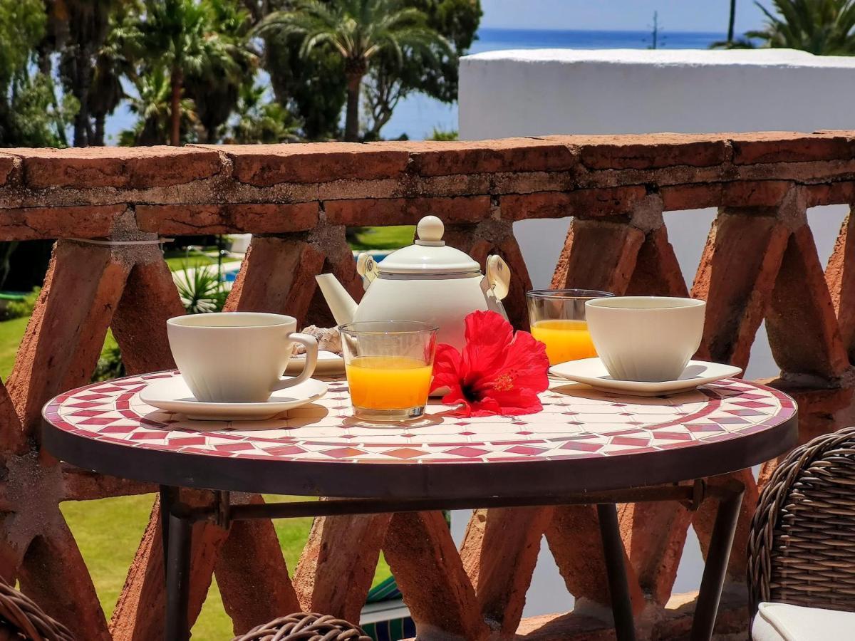 Spacious Beachfront Town House In Estepona With Fully Equipped Kitchen, Pools, Garden, Sea View Exteriér fotografie