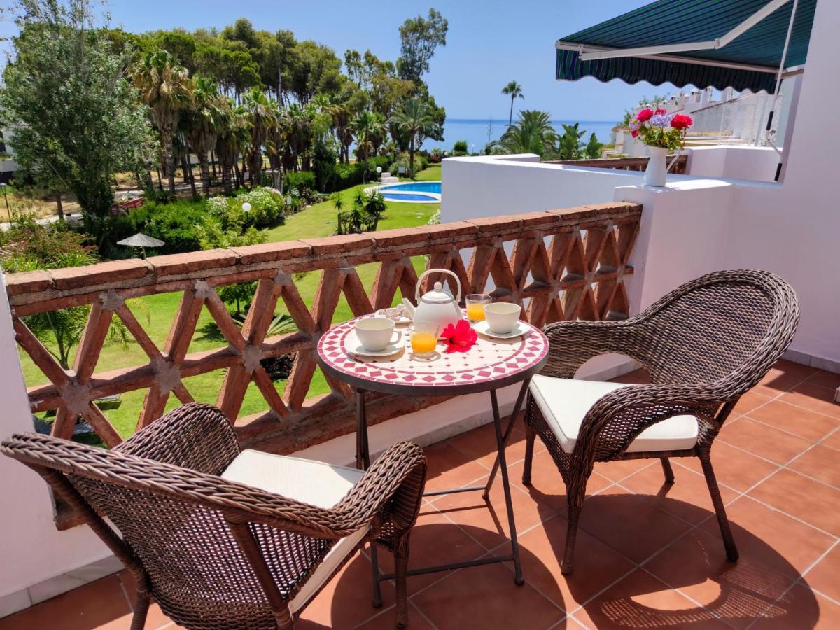 Spacious Beachfront Town House In Estepona With Fully Equipped Kitchen, Pools, Garden, Sea View Exteriér fotografie