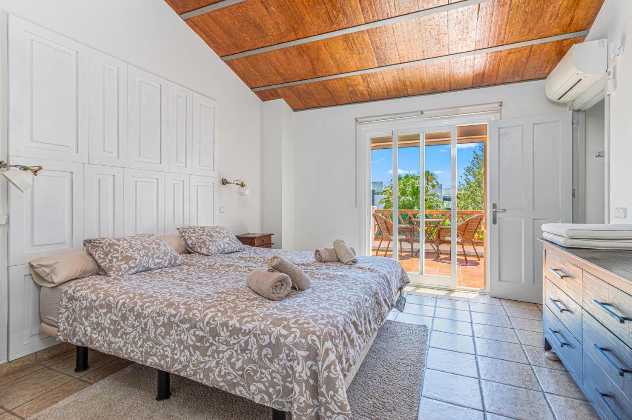 Spacious Beachfront Town House In Estepona With Fully Equipped Kitchen, Pools, Garden, Sea View Exteriér fotografie