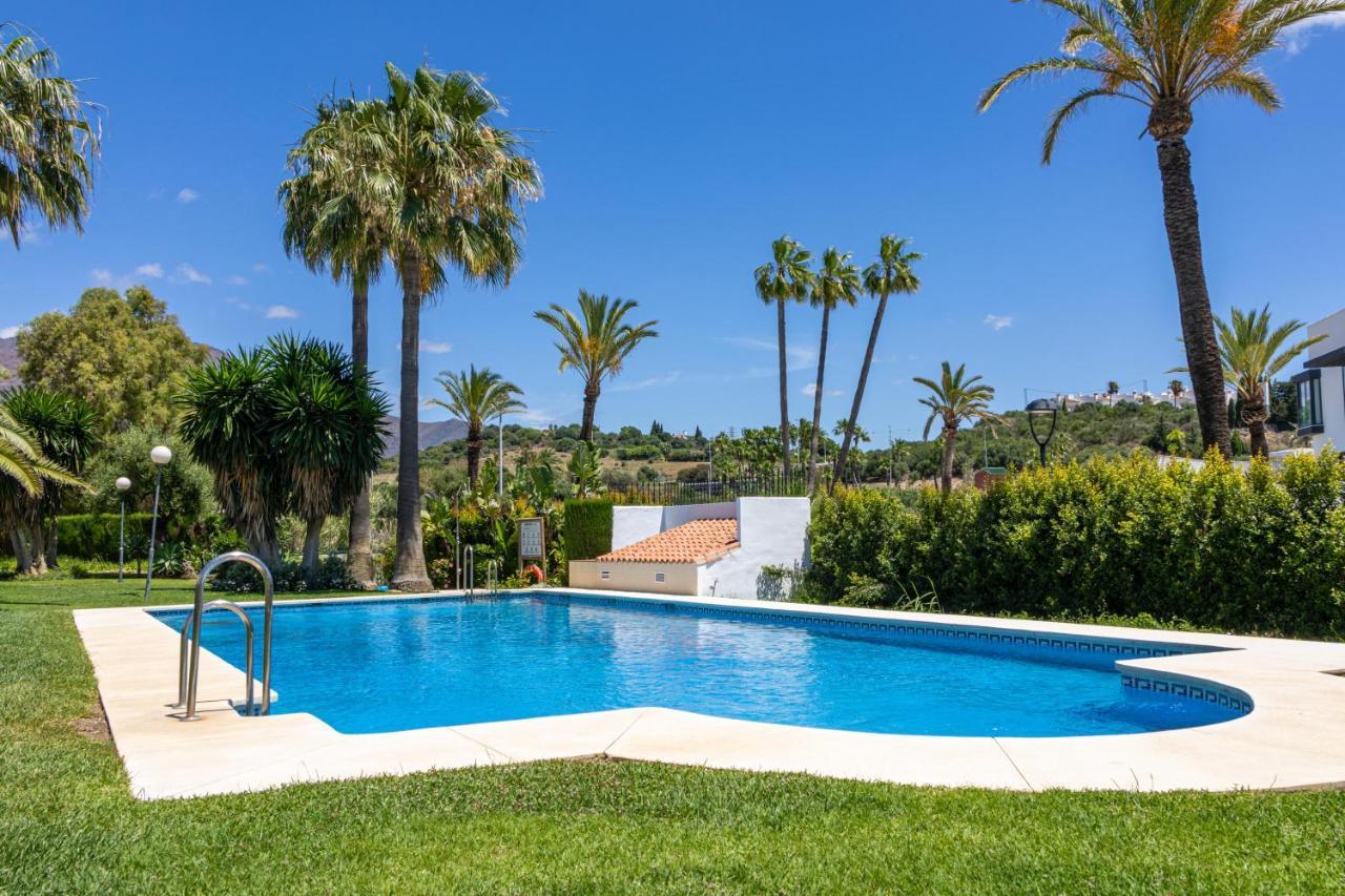 Spacious Beachfront Town House In Estepona With Fully Equipped Kitchen, Pools, Garden, Sea View Exteriér fotografie