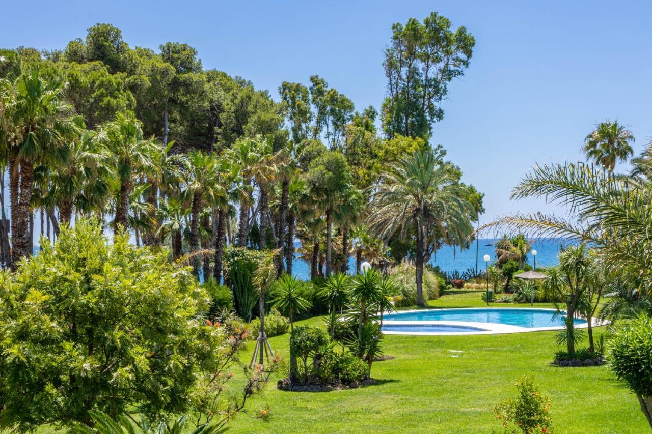 Spacious Beachfront Town House In Estepona With Fully Equipped Kitchen, Pools, Garden, Sea View Exteriér fotografie