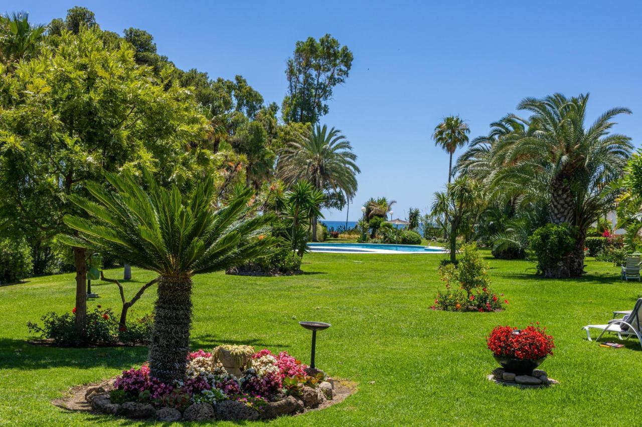 Spacious Beachfront Town House In Estepona With Fully Equipped Kitchen, Pools, Garden, Sea View Exteriér fotografie