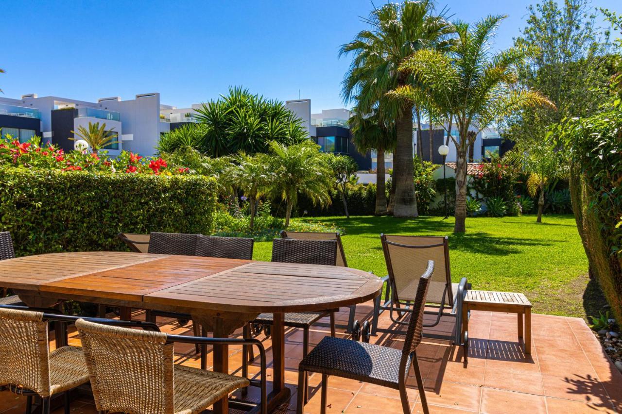 Spacious Beachfront Town House In Estepona With Fully Equipped Kitchen, Pools, Garden, Sea View Exteriér fotografie