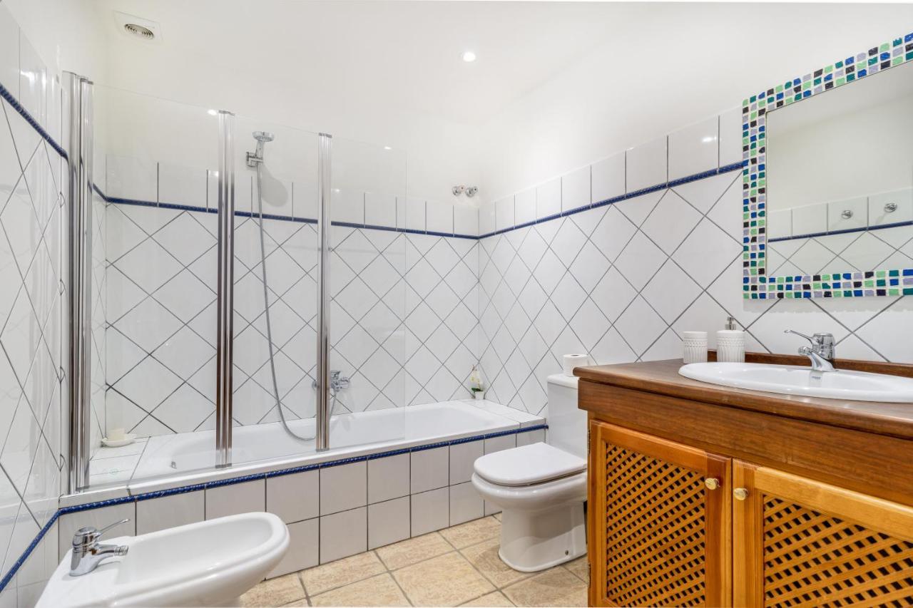 Spacious Beachfront Town House In Estepona With Fully Equipped Kitchen, Pools, Garden, Sea View Exteriér fotografie