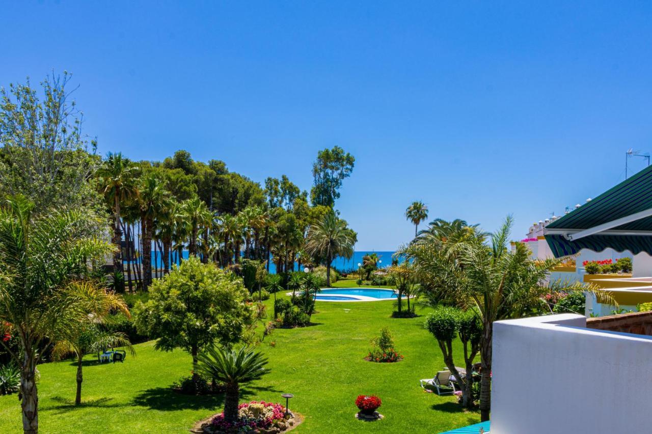Spacious Beachfront Town House In Estepona With Fully Equipped Kitchen, Pools, Garden, Sea View Exteriér fotografie