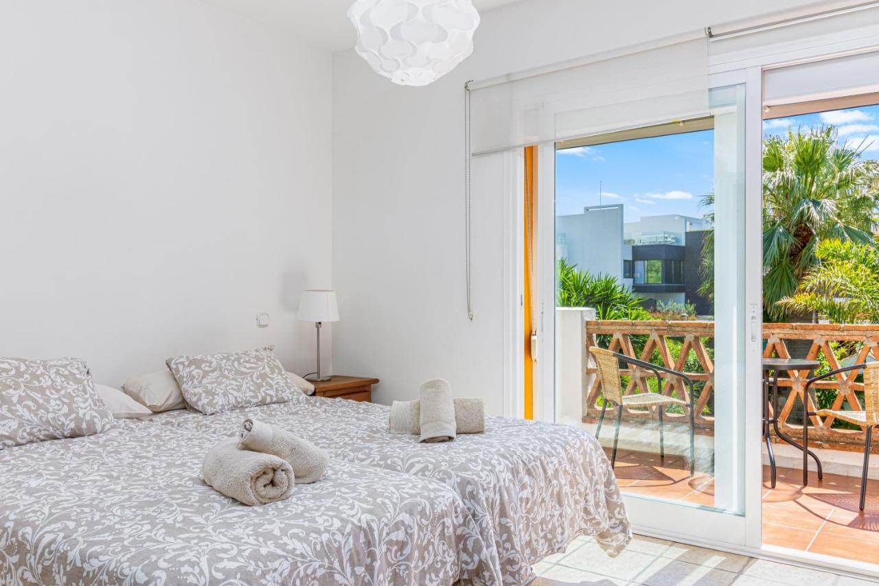 Spacious Beachfront Town House In Estepona With Fully Equipped Kitchen, Pools, Garden, Sea View Exteriér fotografie