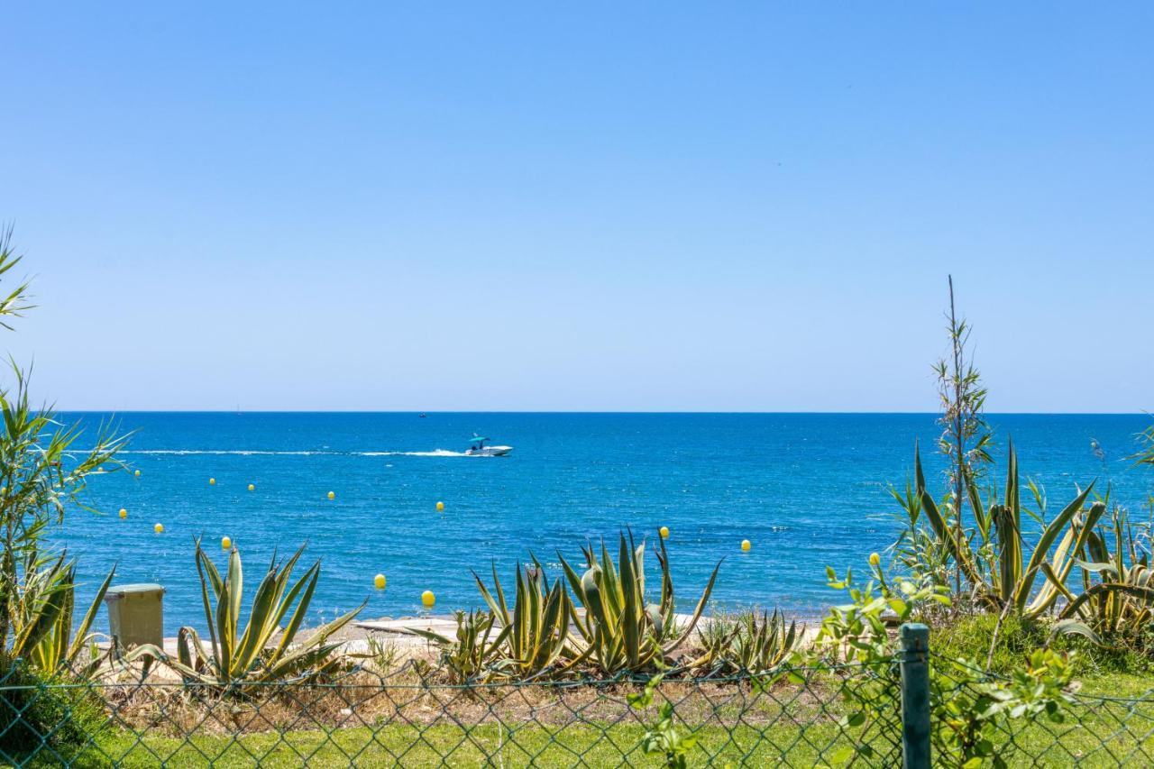 Spacious Beachfront Town House In Estepona With Fully Equipped Kitchen, Pools, Garden, Sea View Exteriér fotografie