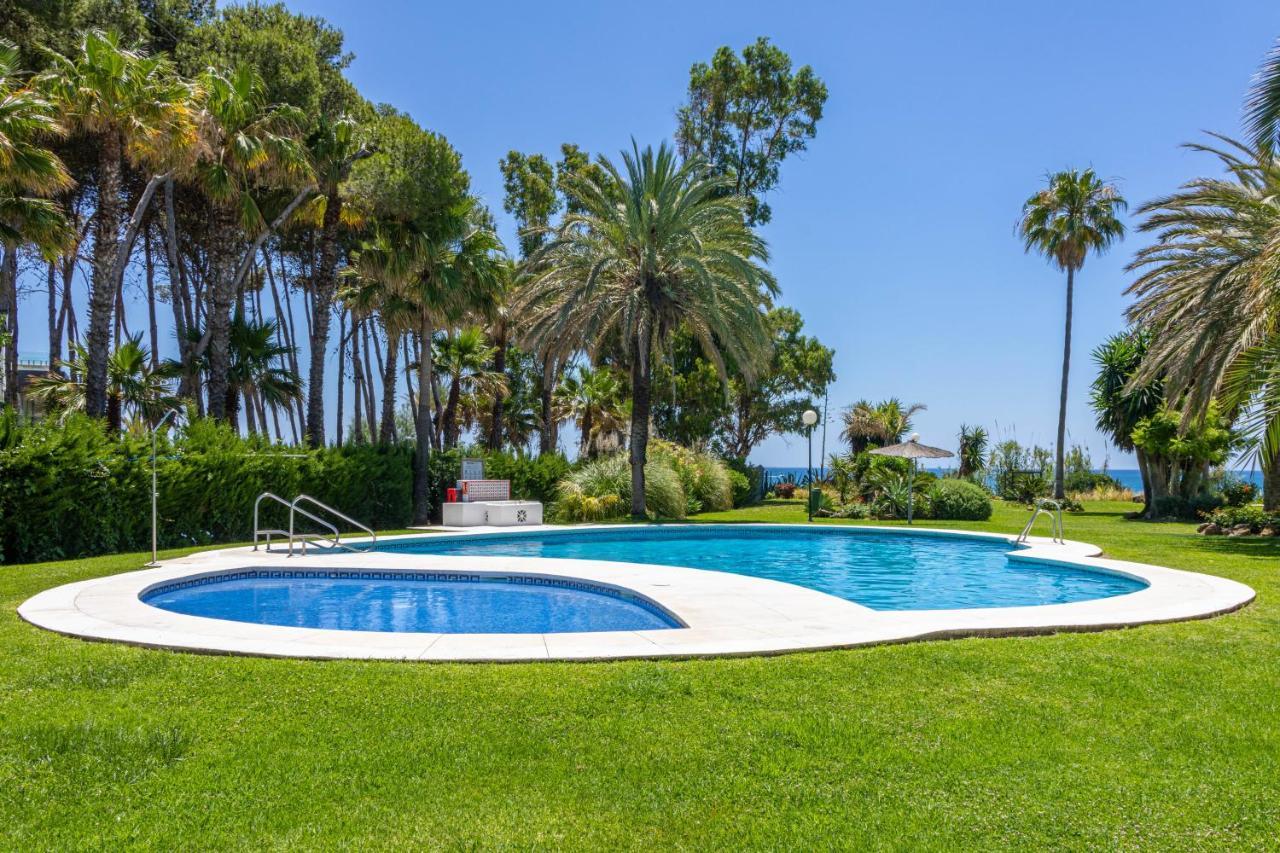 Spacious Beachfront Town House In Estepona With Fully Equipped Kitchen, Pools, Garden, Sea View Exteriér fotografie
